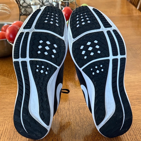 Women’s Nike Pegasus 39 size 8.5 Running Shoes - Picture 10 of 14